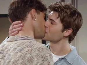 Mere Dost Ne Mujhe Gay Bana Diya