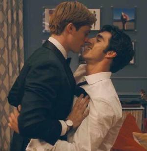 कॉलोनी में मिला पहला गे पार्टनर