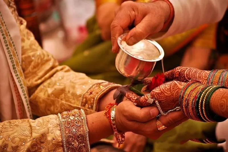 “बेटा, शादी कब कर रहे हो?शादी कर लो सब ठीक हो जाएगा !”