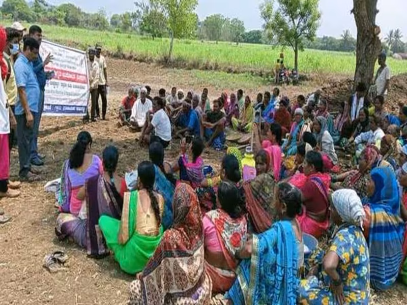 ग्रामीण क्षेत्रों में स्वास्थ्य आधारित दुष्प्रचार कैसे फैलाया जाता है?