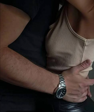 नताशा उसके टच को फील करते एकदम से सिहर उठती है