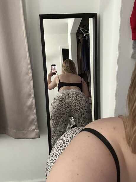 Verified Call Girls In Gandhi Nagar (Delhi) +91-8826243211