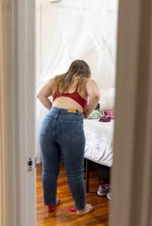 ᎡᎧᎽᎪᏞ༄༄ 88262 43211 Call Girls in Preet Vihar Delhi NCR