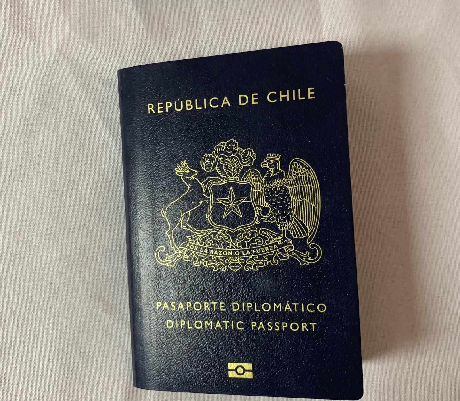 Current diplomatic passport of chile : r/PassportPorn