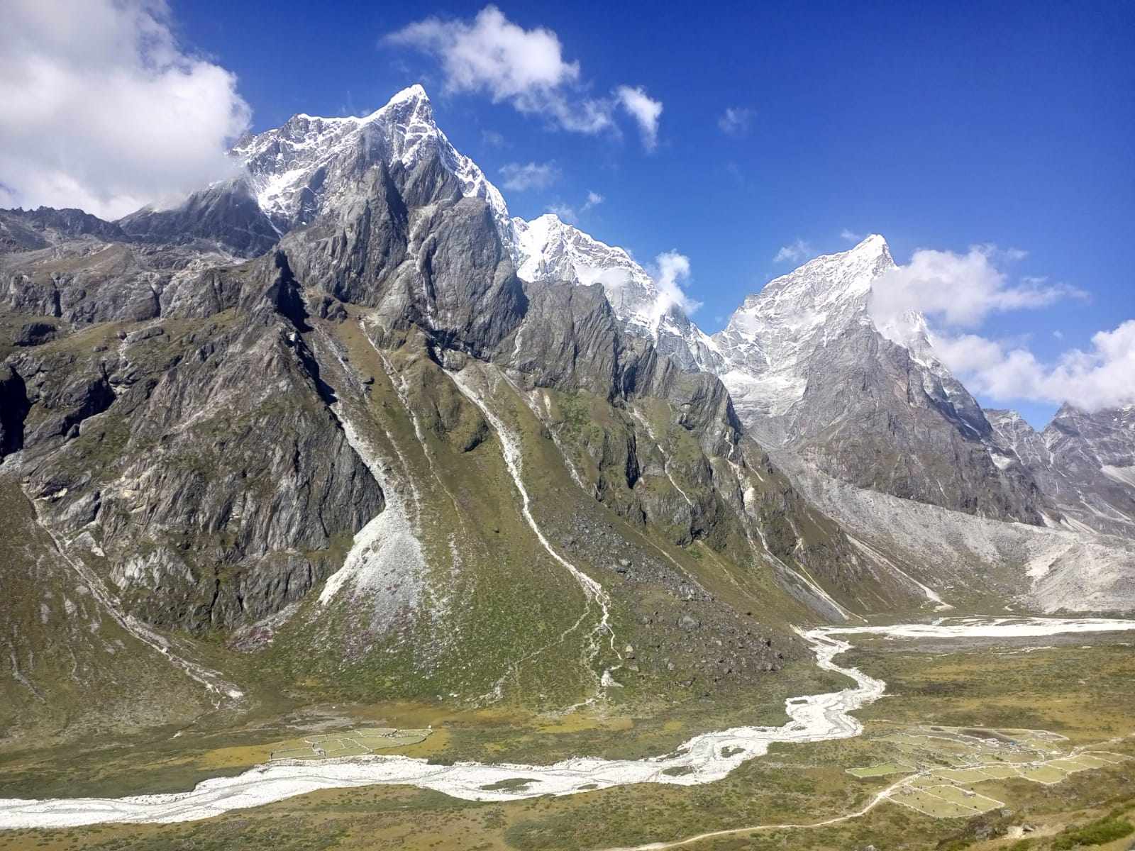 How to Meditate in the Himalayas During the Everest Base Camp Trek