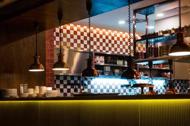 Counter for distributing ready meals in the kitchen in a restaurant
