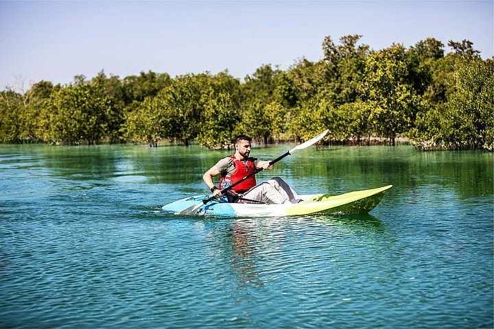 Kayaking Abu Dhabi – A Peaceful Escape on the Water