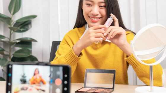 Breaking Down the Impact of Social Media on Modern Beauty Standards