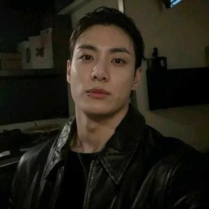 Mr. jeon offers to help you expand your OnlyFans business. he takes you to a s*x shop (7.3k words)