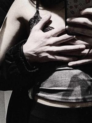 you want leave this complicated setting with your bestie's bf, but he wont let you date anyone else, edging, spanking, pussy eating, sir kink, choking, hard sex, he's controlling(7.5k word count)