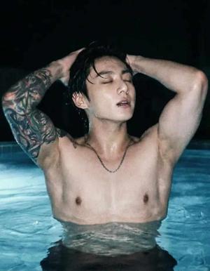 his gf catches you flirting🤫+ a lil drama+ drunk kiss💋 , he fucks you good right after breakup😈💦+ loud sex that your friends hear you🌶️(8.8k words count)