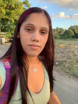 Crismery Romero  logo