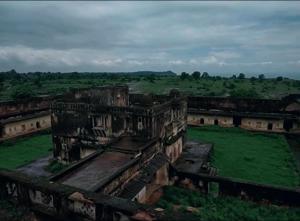 "सन्नाटा और चालें"