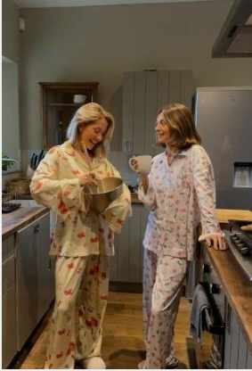 24)KAISI LARKIYA HAI !!