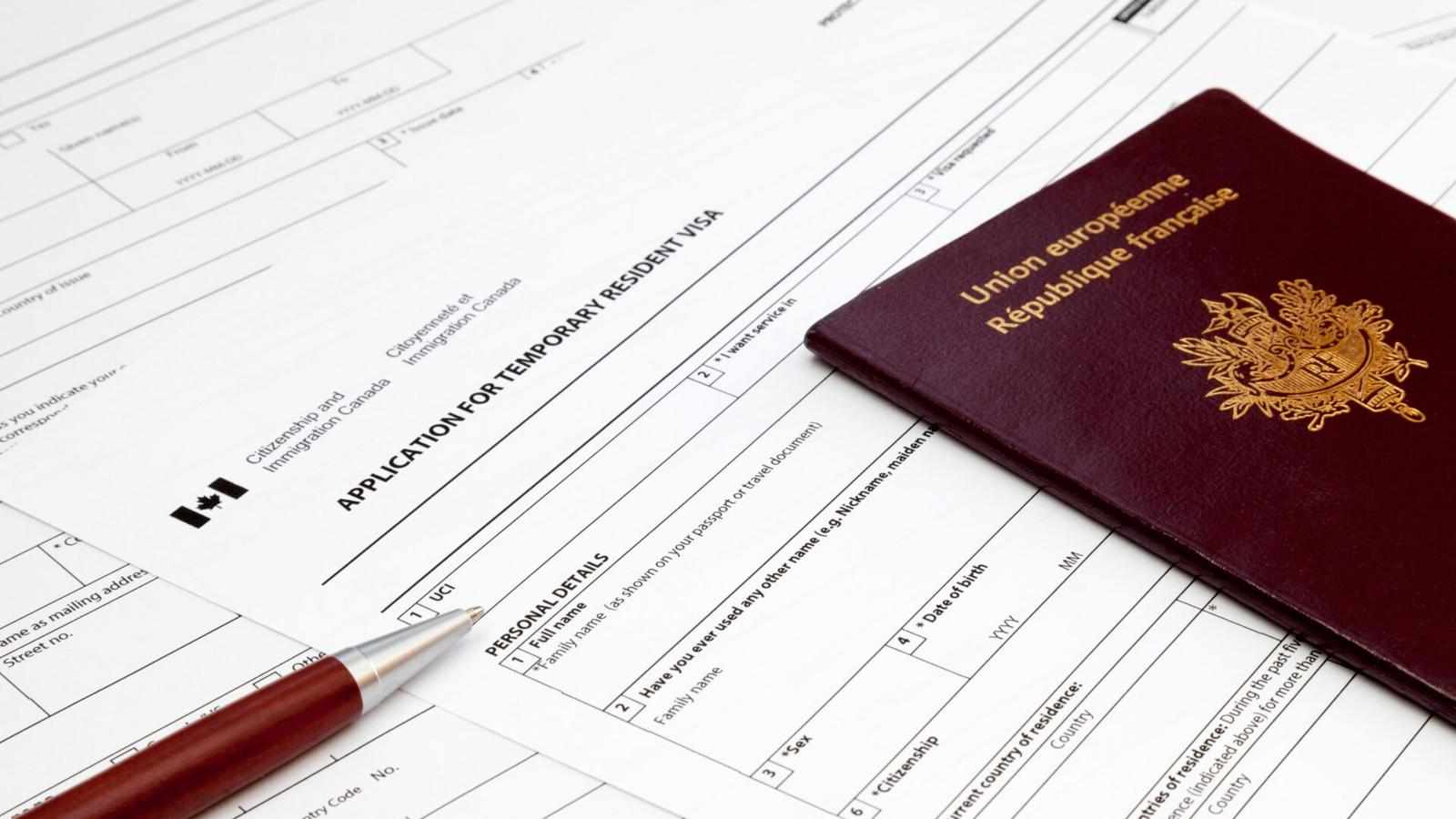 Why Hiring a Canadian Immigration Lawyer Can Make Your Canada Visa Process Easier