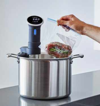 How Private Label Food Products Support Hotels, Airlines, and Catering in the UAE
