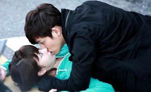 2  Accidental  Kiss 🙈🙈