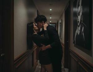 4 ( jealousy/ Kiss 🌚🔥