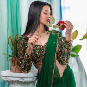  aarzo.writes.__ logo