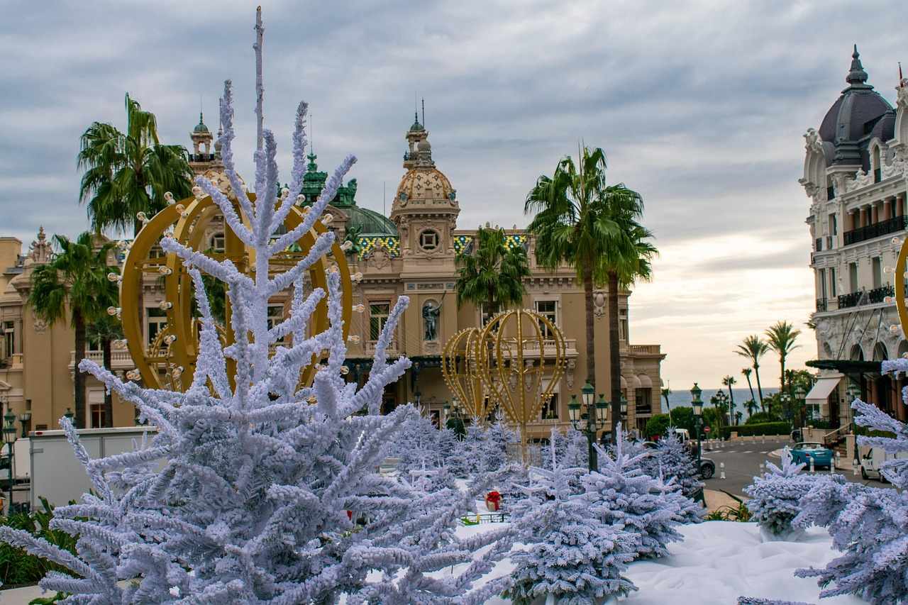 Agent de support client VolerBet Casino souriant en bureau moderne.