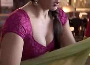 Saree Pallu Slip 🥵 – yeh pallu toh bahut naughty hai 💋