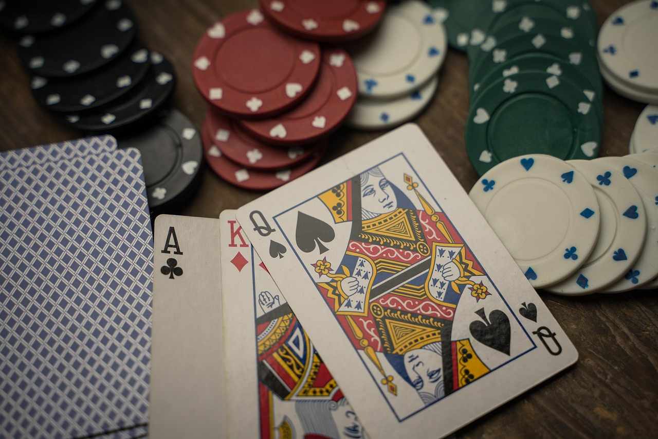 Entrée moderne du casino Kaleo avec lumière vive et logo