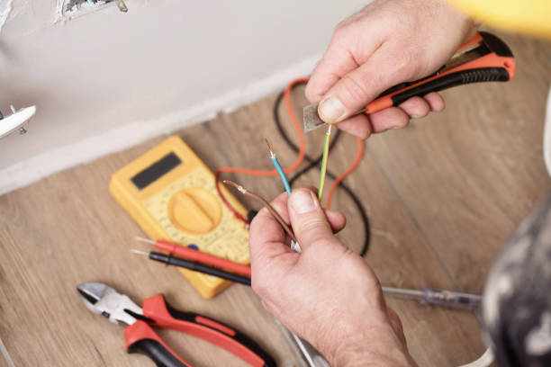 professional electrician work The electrician works at home, the electrician assembles the elements of the electrical installation of the house électricien résidentiel Beloeil stock pictures, royalty-free photos & images