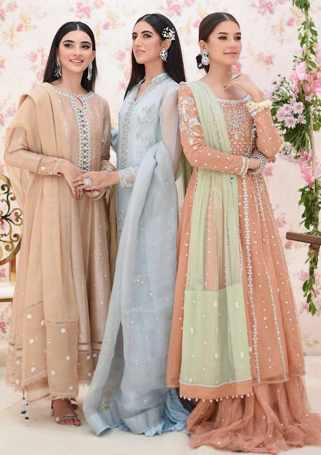 Eid outfit ideas to elevate style game - Entertainment - Dunya News