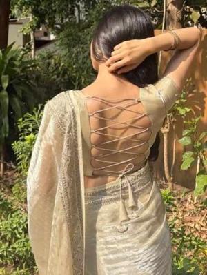 27. The Blouse's Dori
