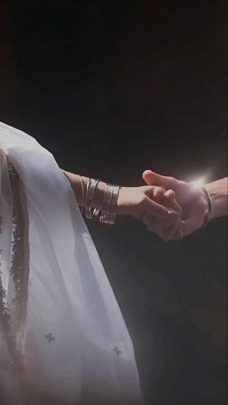 NAAM, IZZAT, AUR MAIN — Uske Baad Jo Main Bani