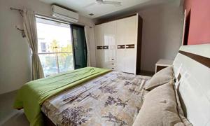 Find pg near KC college mumbai at hive hostels