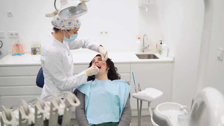 When Should You Visit a Dentist in Kothrud? Signs You Shouldn’t Ignore
