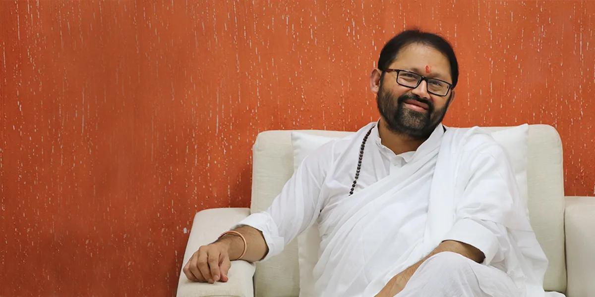 Spiritual Leaders: Pujya Gurudevshri Rakeshji’s Enduring Spiritual Influence
