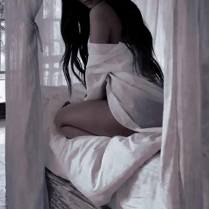 Sinful dance in his bed 18+