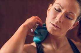 Stiff neck: Causes, treatment, and when ...