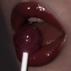_Slutytales_ logo