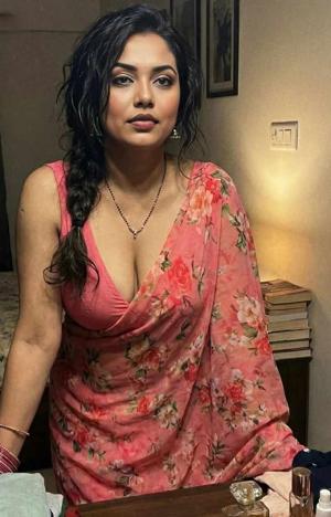 Servant Pleasures Horny Housewife And Her Mother🔞💦