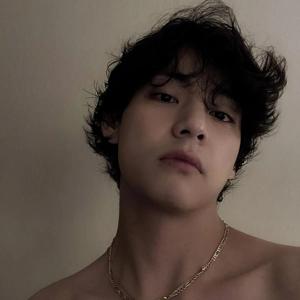 𝒜𝓊𝓉𝒽𝑜𝓇_𝒎𝒂𝒚𝒖𝒓𝒊🦋 logo