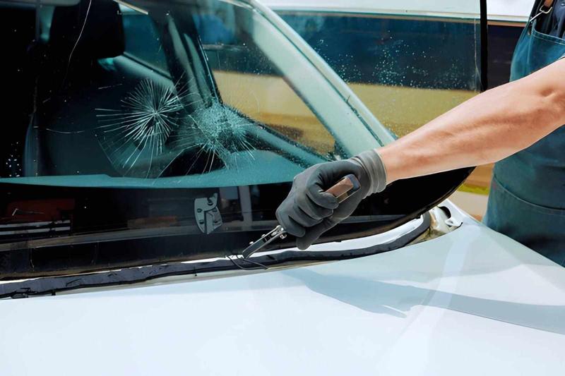 What Signs Indicate Your Windshield Needs Immediate Professional Repair?