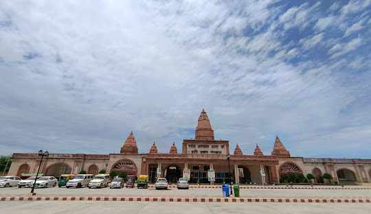 Cab Service in Gorakhpur | Taxi Service in Gorakhpur