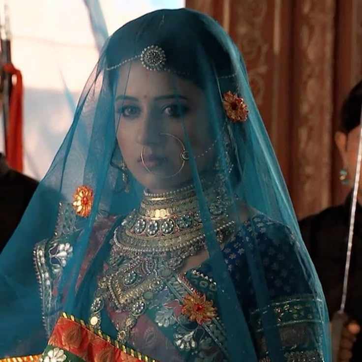Roohi Chaudhary - The best friend of Diya Gupta and the go-to person for her overthinking friend, Diya