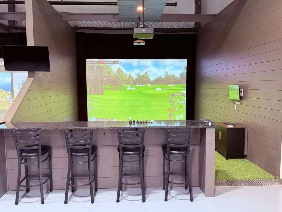 Mastering Golf Swing Mechanics Through Indoor Simulation Training