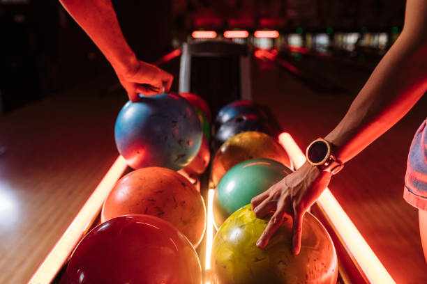 Take one ball Bowling players picking up balls from the rack Bowling stock pictures, royalty-free photos & images