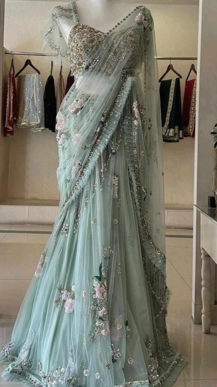 Aroohi outfit