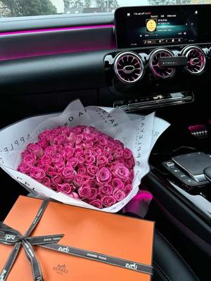 𝟏𝟗. 𝐌𝐞𝐞𝐭𝐢𝐧𝐠 𝐡𝐞𝐫 𝐅𝐚𝐦𝐢𝐥𝐲