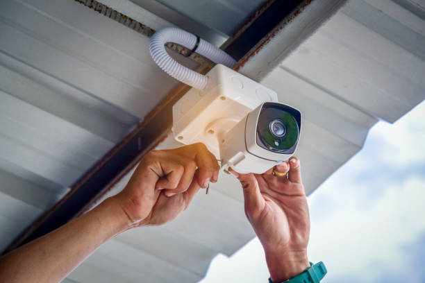 Technician installing CCTV camera for security Technician installing CCTV camera for security security camera stock pictures, royalty-free photos & images