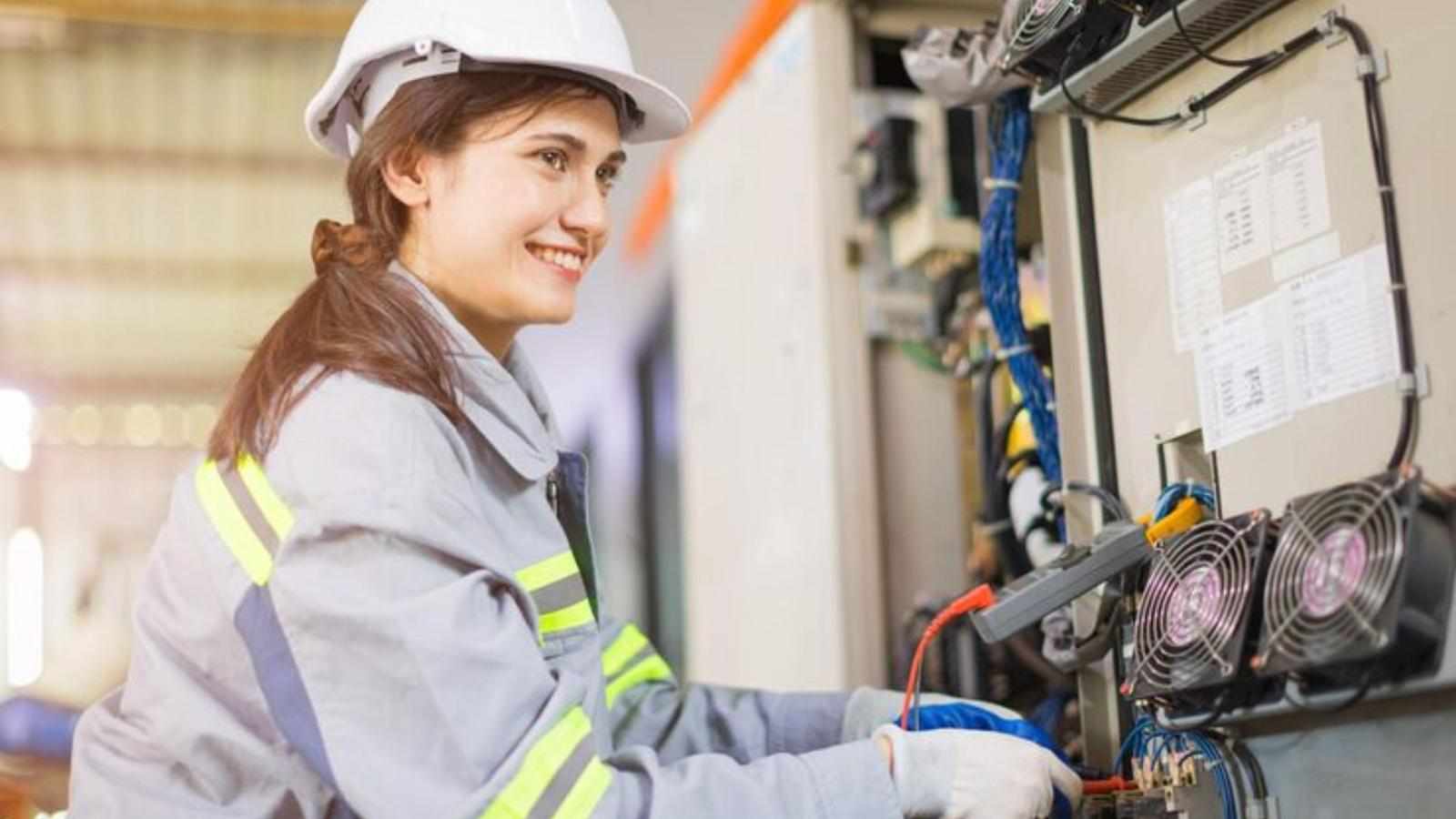 Why You Should Schedule Generator Maintenance Near You Before the Next Power Outage