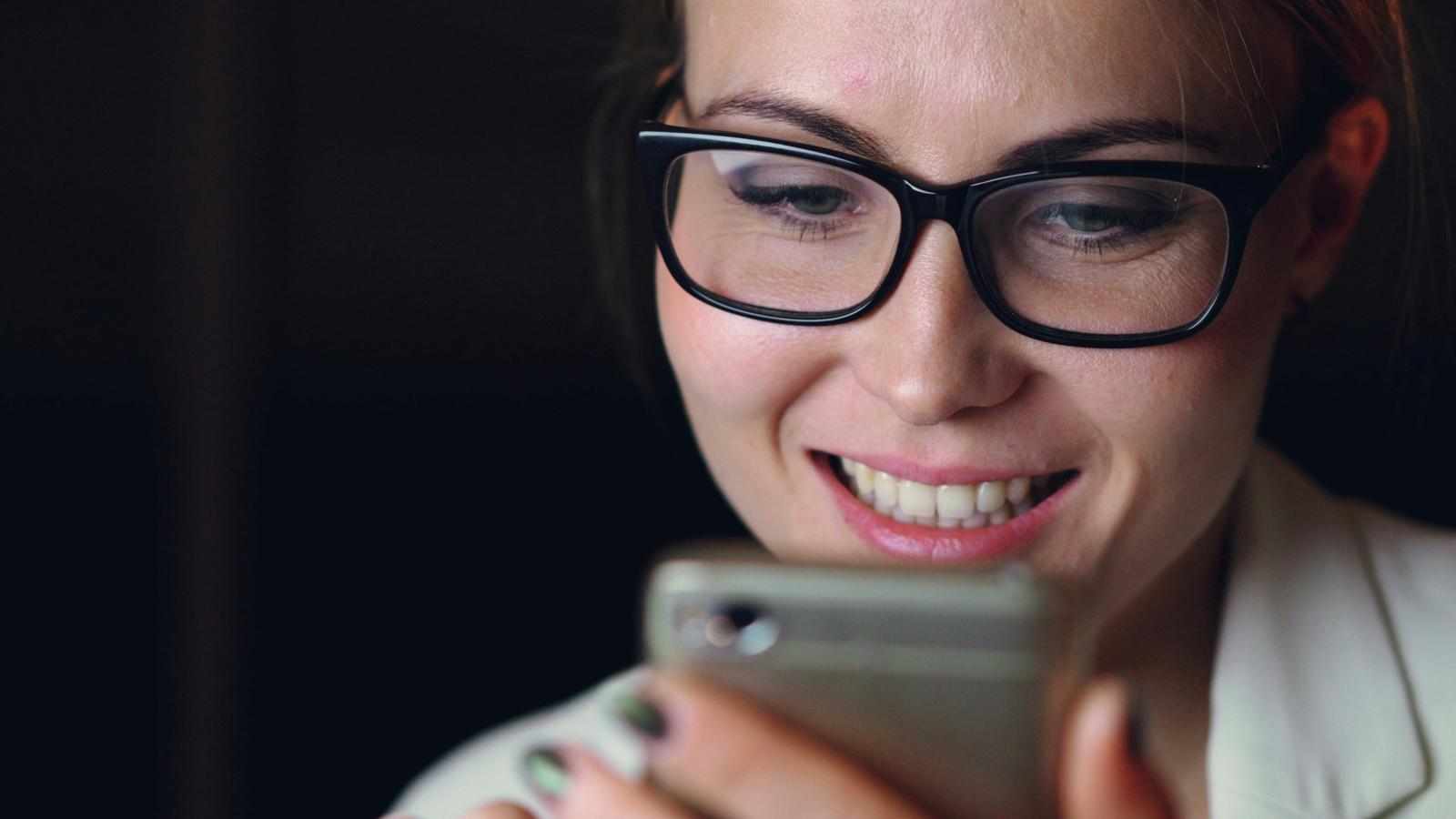 The 6 PM to 10 PM Economy: Why Evening Screen Time Is Reshaping How People Find Partners