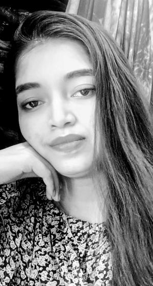 Maavi 😘  logo