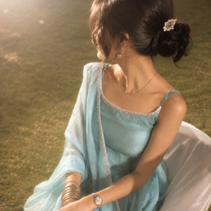 Isha Singh logo